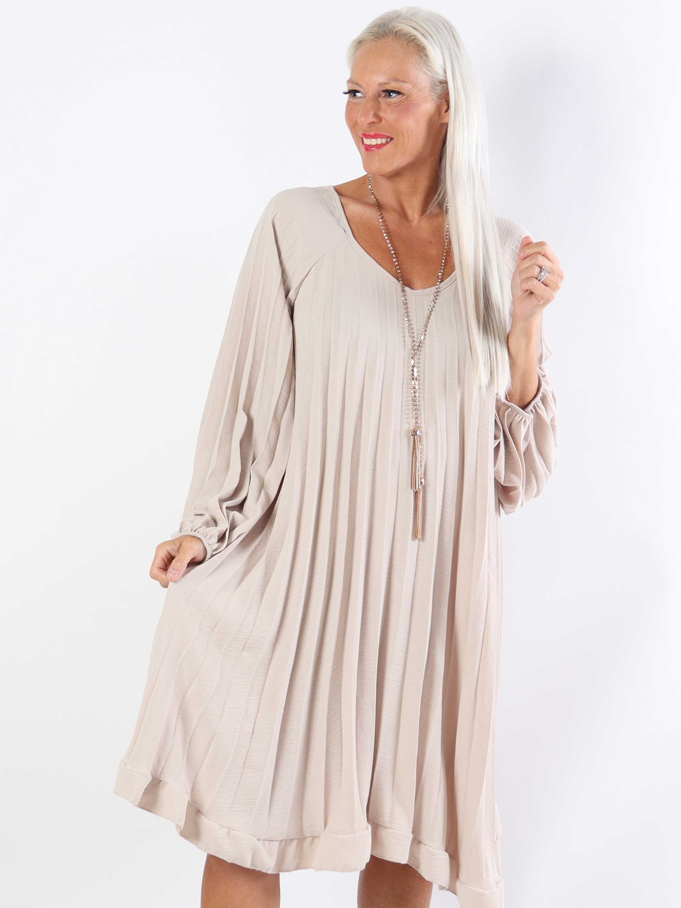 Santorini Dress - Söt klänning i plusstorlek med veck